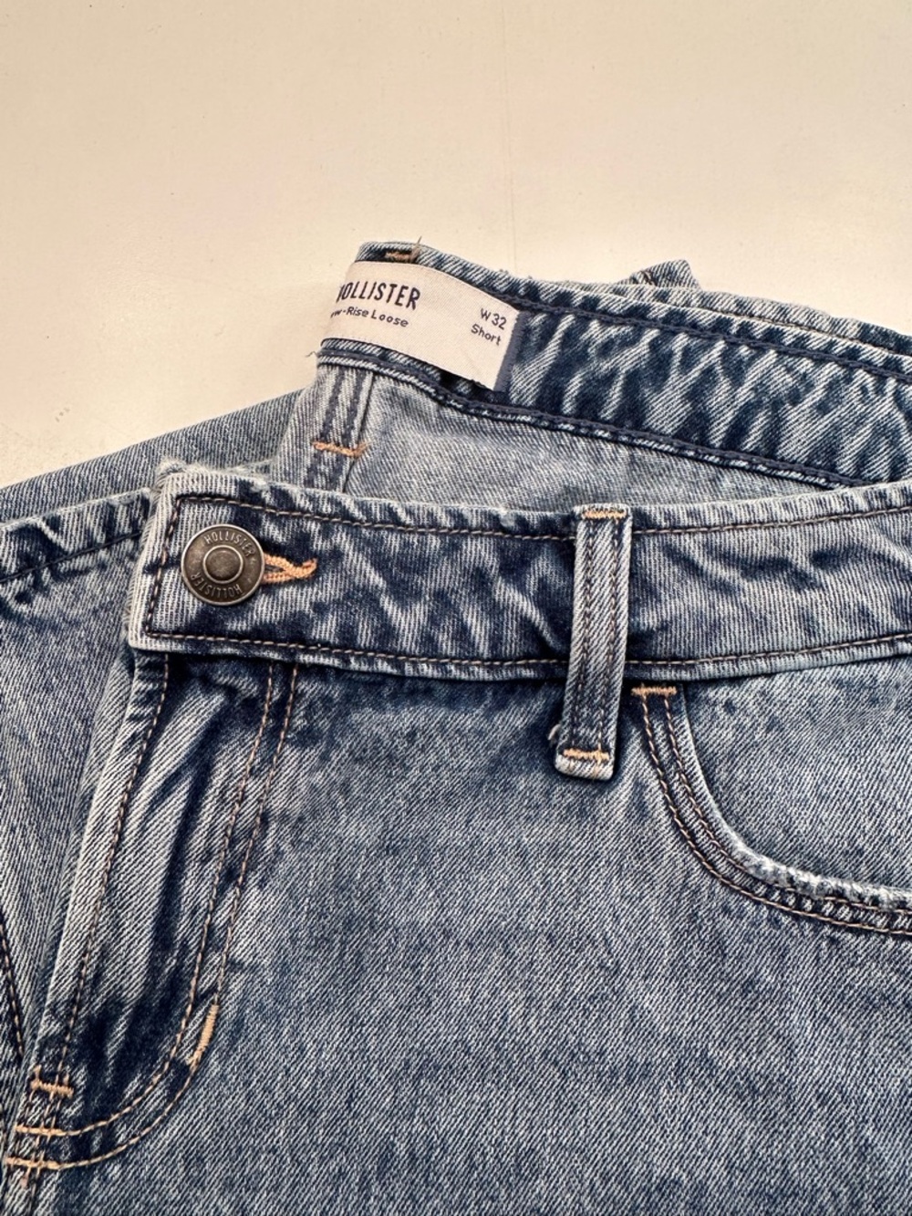 Hollister Women's light and dark wash Low rise jeans 
2 for the price of one !!